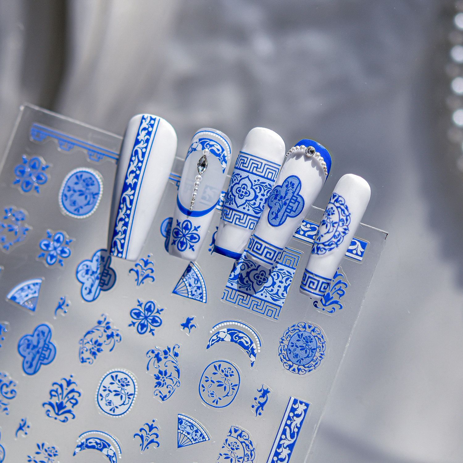 Traceless Blue White Porcelain - Nail Art Zelda review and price